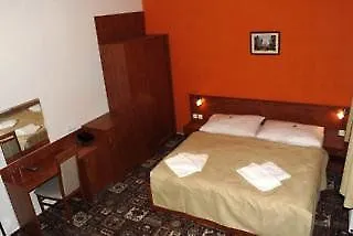 City Club Prag 3*,